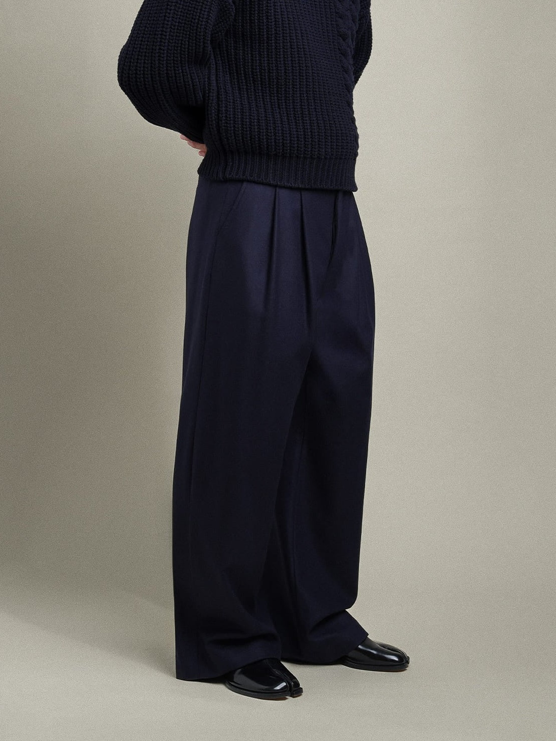 THE TAILORED PLEATED TROUSERS